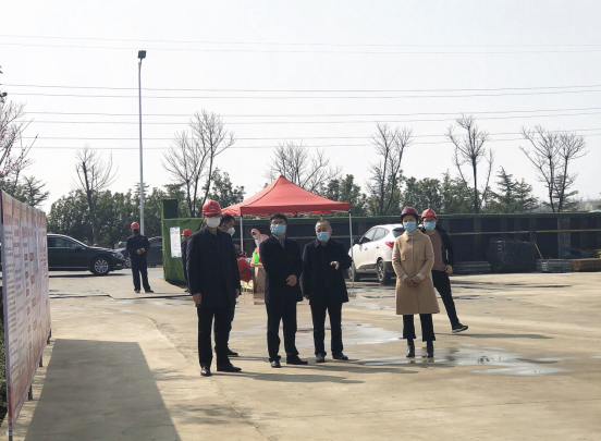 區(qū)常委、組織部部長(zhǎng)李政赴徐州工業(yè)園區(qū)電電產(chǎn)業(yè)園D區(qū)項(xiàng)目對(duì)施工企業(yè)進(jìn)行慰問(wèn)并贈(zèng)送防疫物資